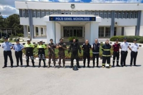 Polis