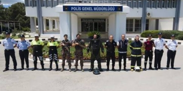 Polis