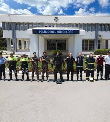 Polis